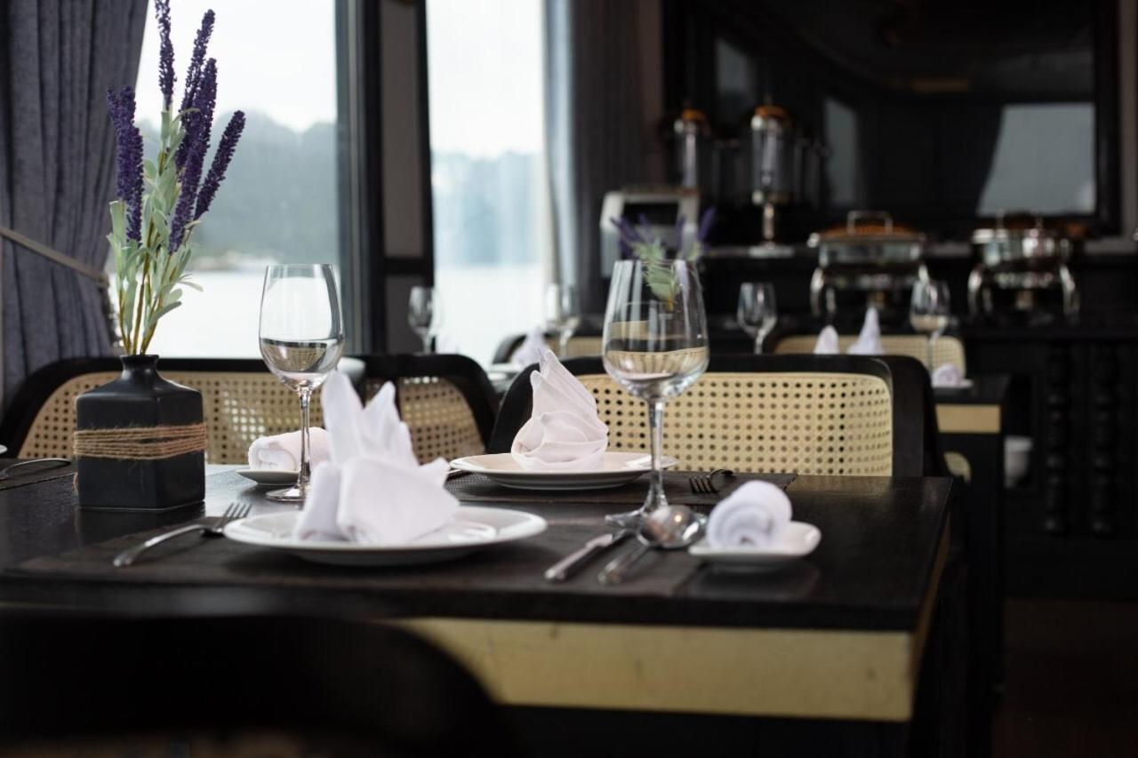 Madeline Cruises Hotel Ha Long Exterior foto
